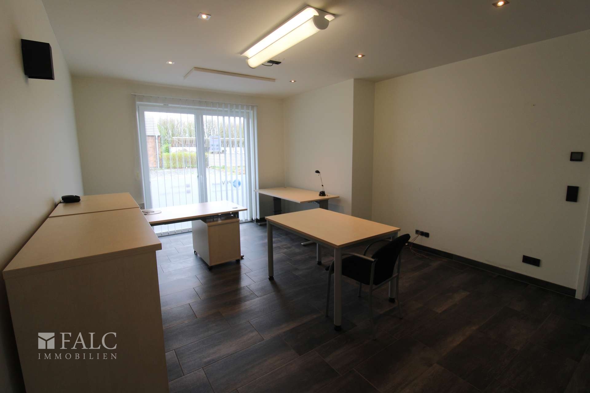 Büro EG